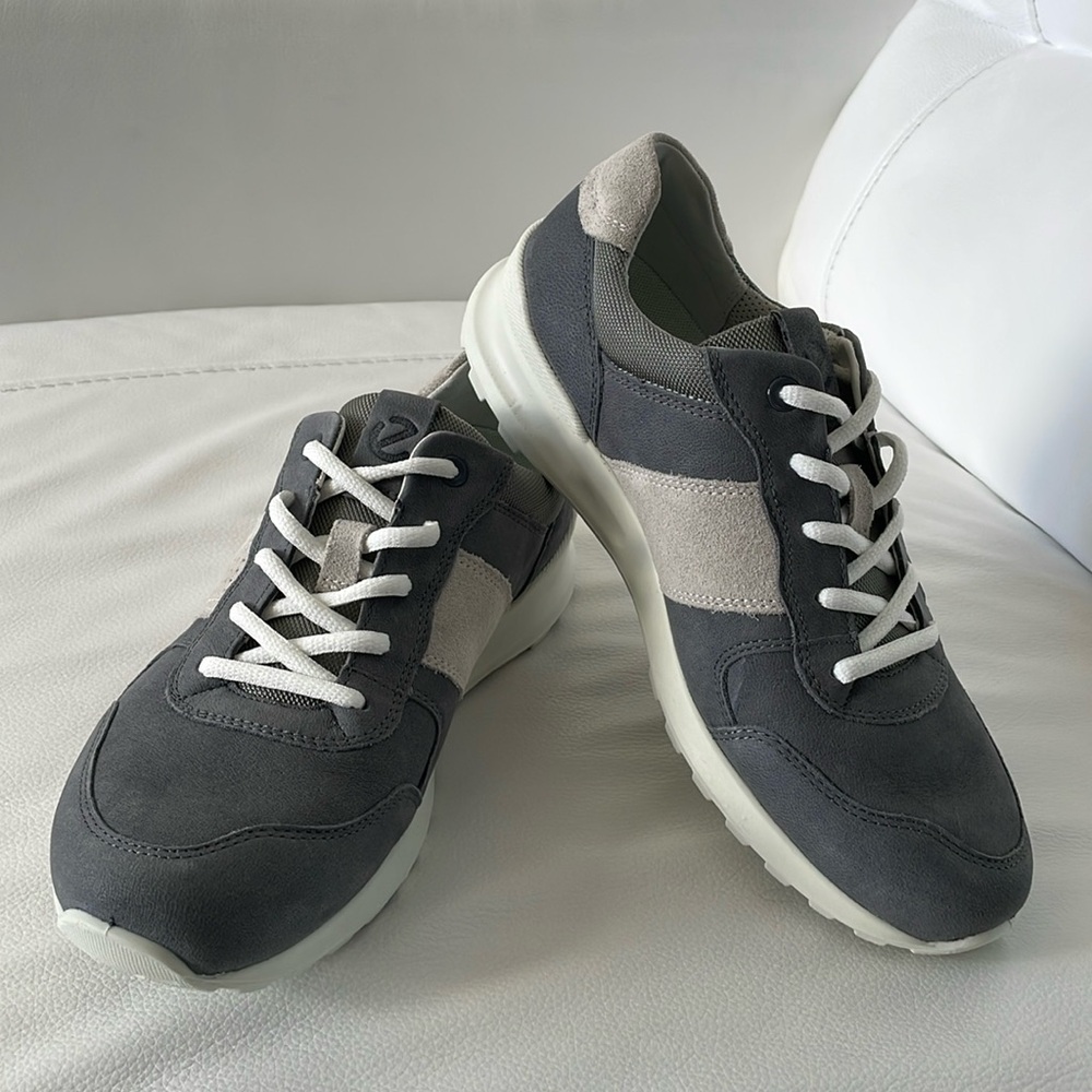 Brand new men Ecco shoes, size EU 40. Color Titanium/shadow white.
